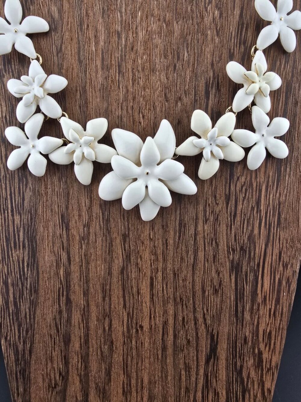 Talbots White Floral Necklace With Gold Chain & Adjustable Clasp Spring Fairy - Picture 2 of 8